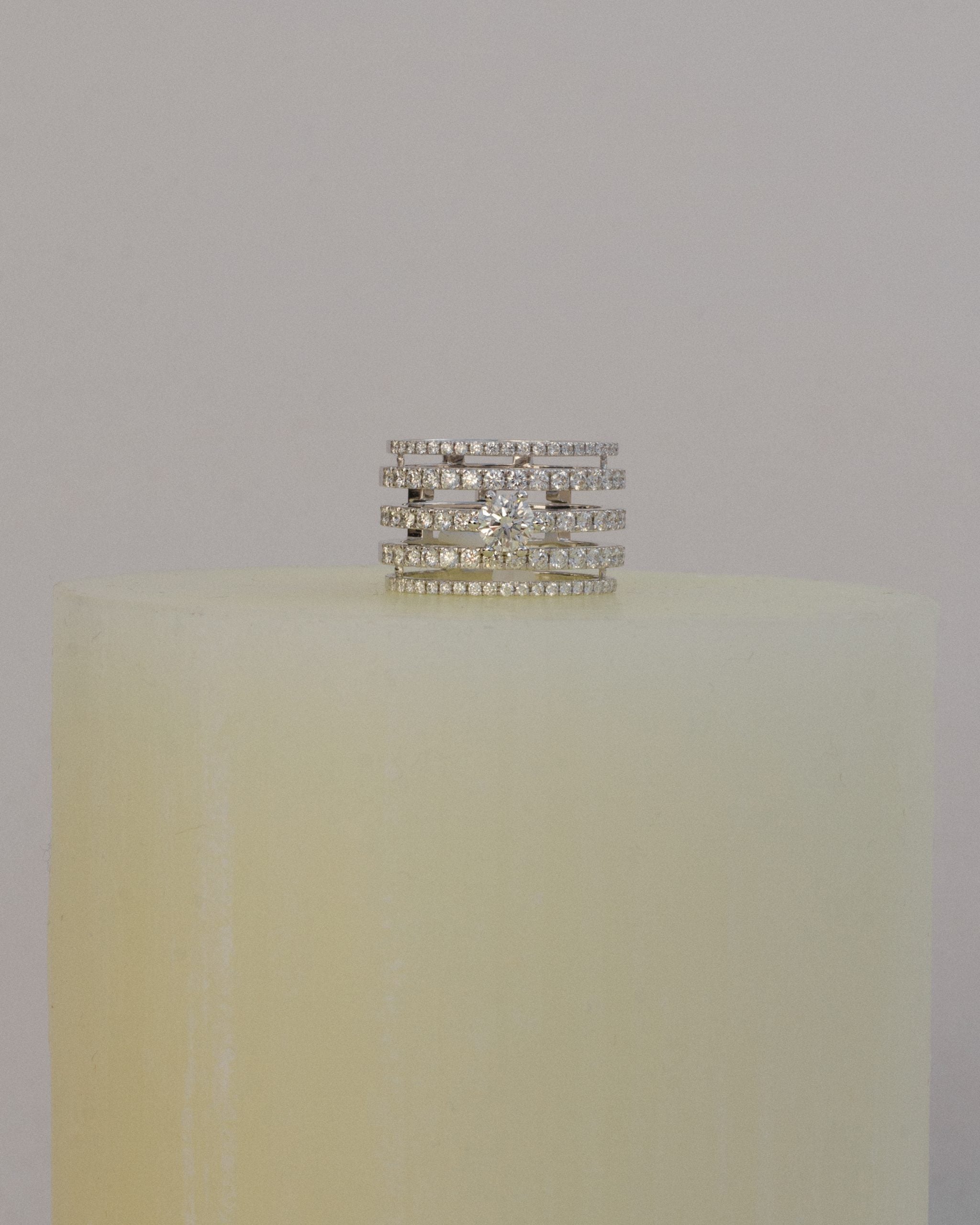 Anillo de compromiso, en oro y diamantes de Gold&Roses