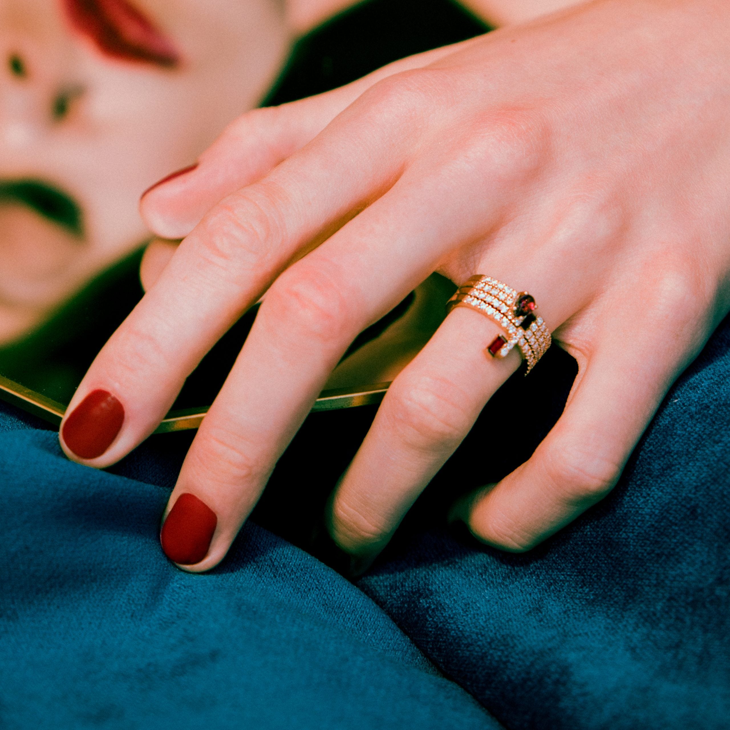 Anillo Bande I am Red