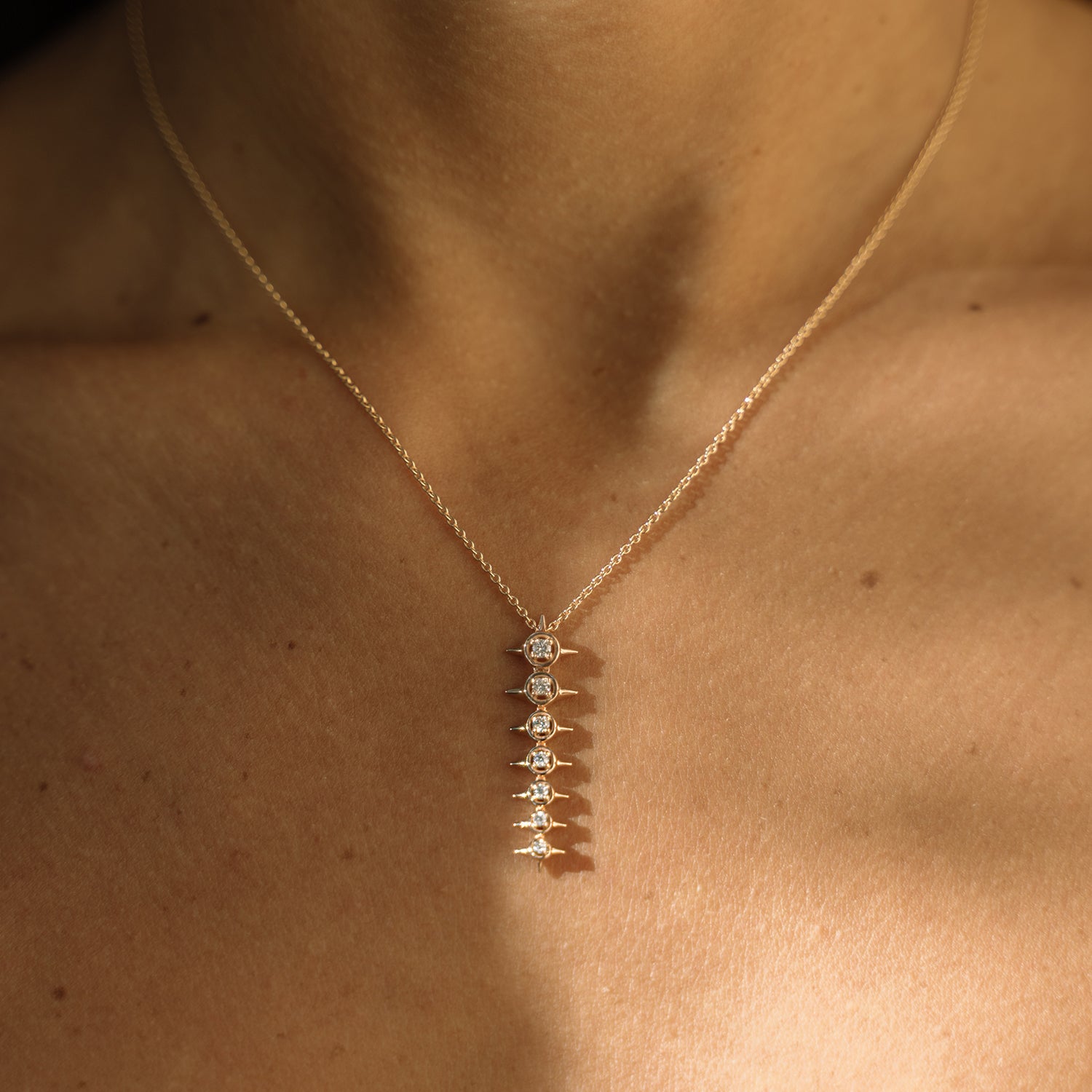 COLLAR PEAK PALACE  L